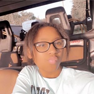 Meet your Posher, Hailey aleacia